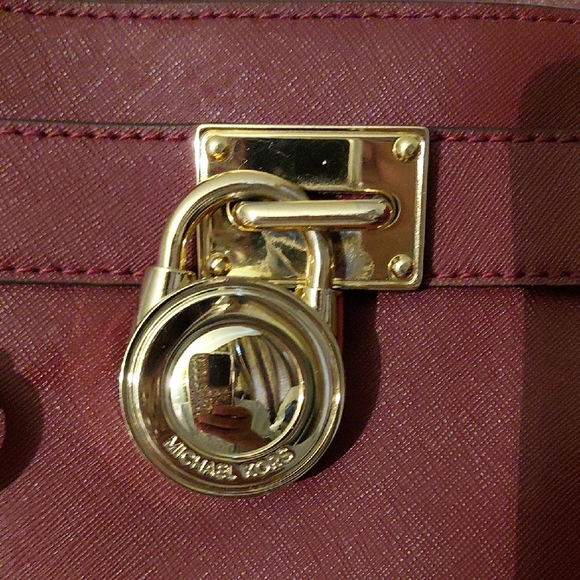 Michael Kors Hamilton Extra Large Tote - Picture 6 of 12